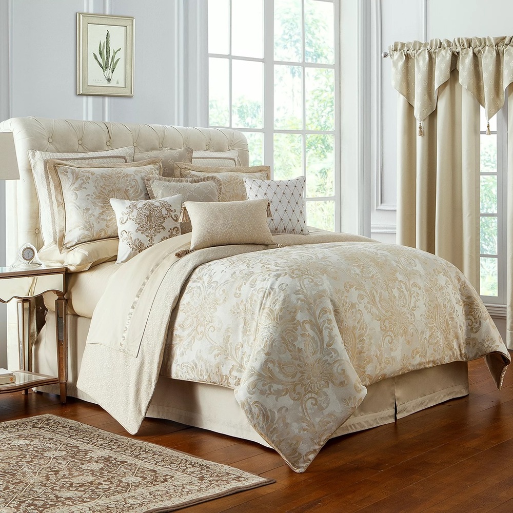 BRAND NEW WATER FORD COMFORTER KING SET